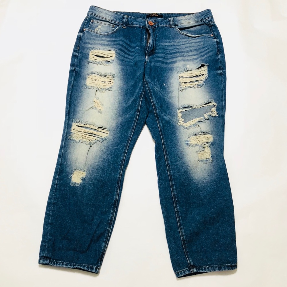 Refuge Light Distressed Capri Jeans NWOT Size 14